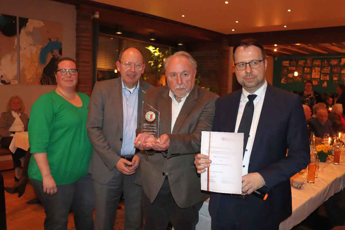 Verleihung des Bürgertalers: Beate Stroh, Christian Specht, Prof. Alois Putzer und Alexander Fleck (von links)
